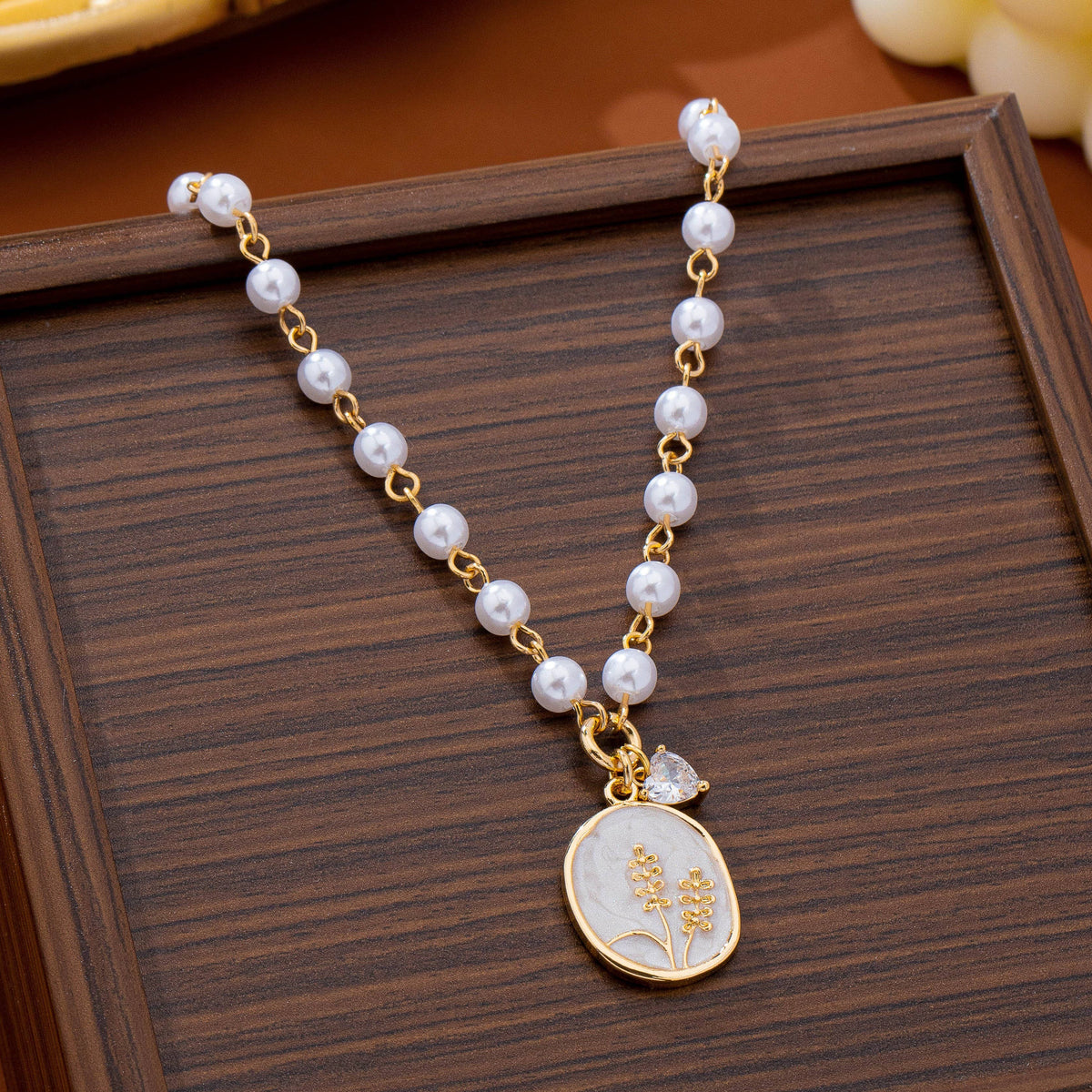 Pearl Chain Floral Oval Necklace | GOLD