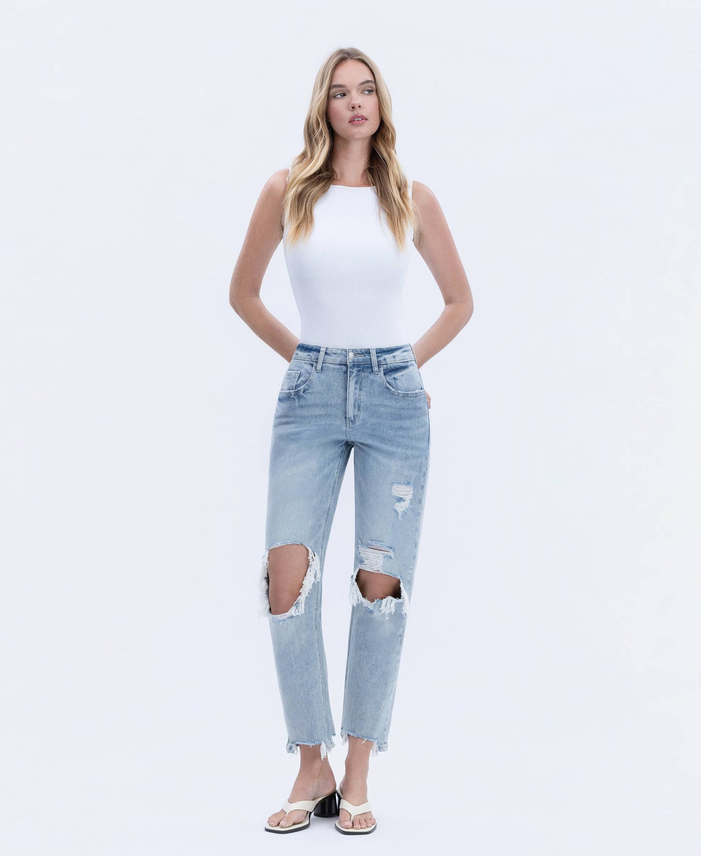 Vervet 90’s Super High Rise Distressed Dad Jeans – Light Wash