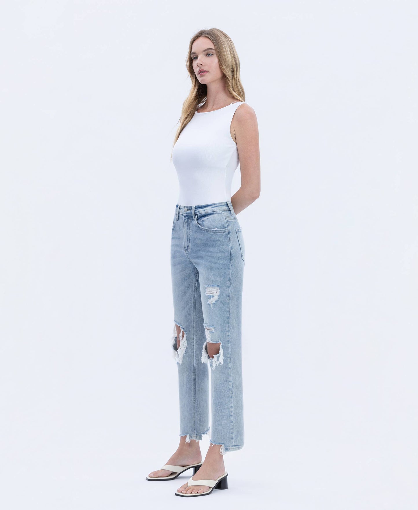 Vervet 90’s Super High Rise Distressed Dad Jeans – Light Wash