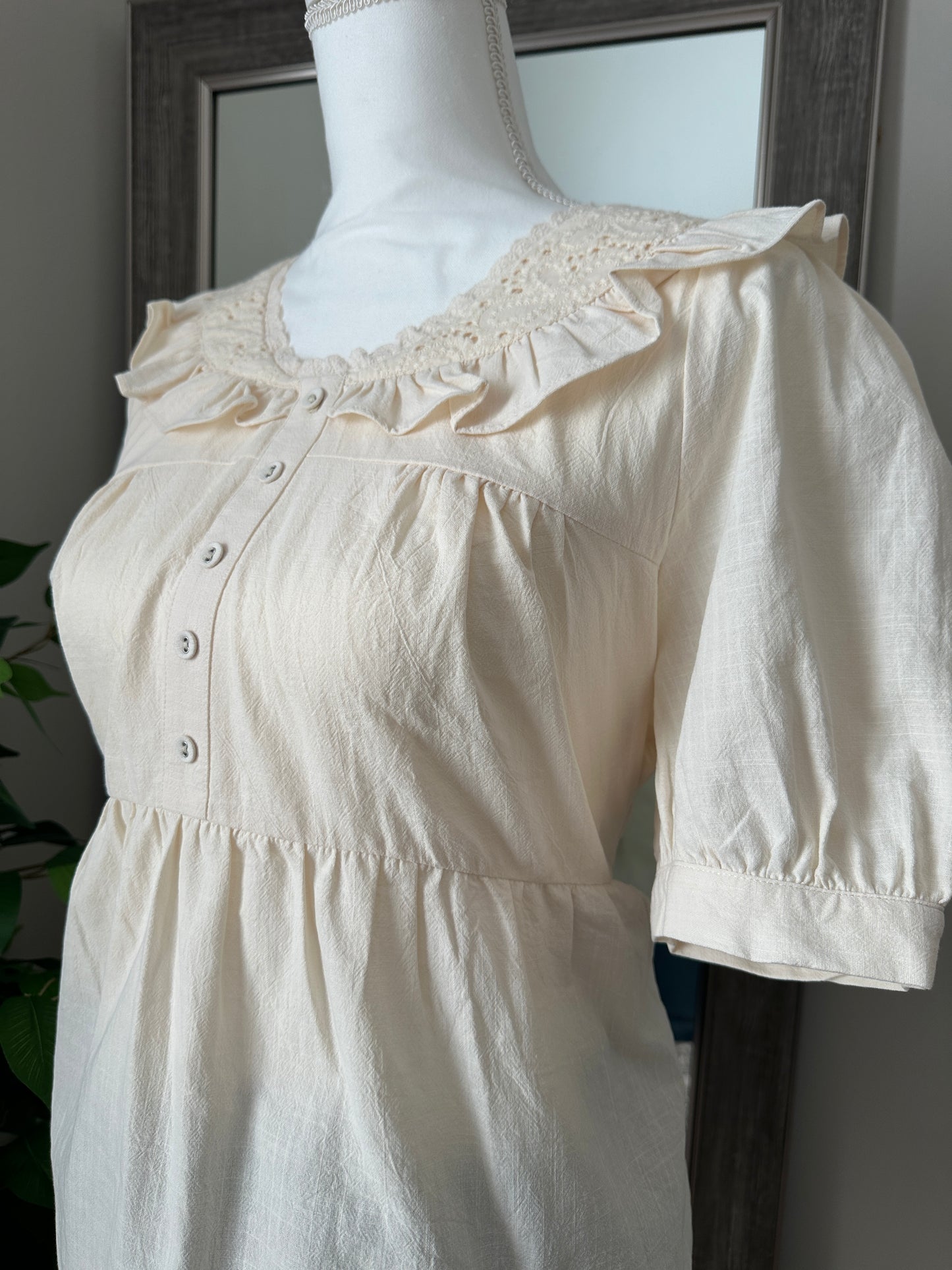 Faux Button Baby doll Top with a Lace Ruffle Peter Pan Collar | Cream