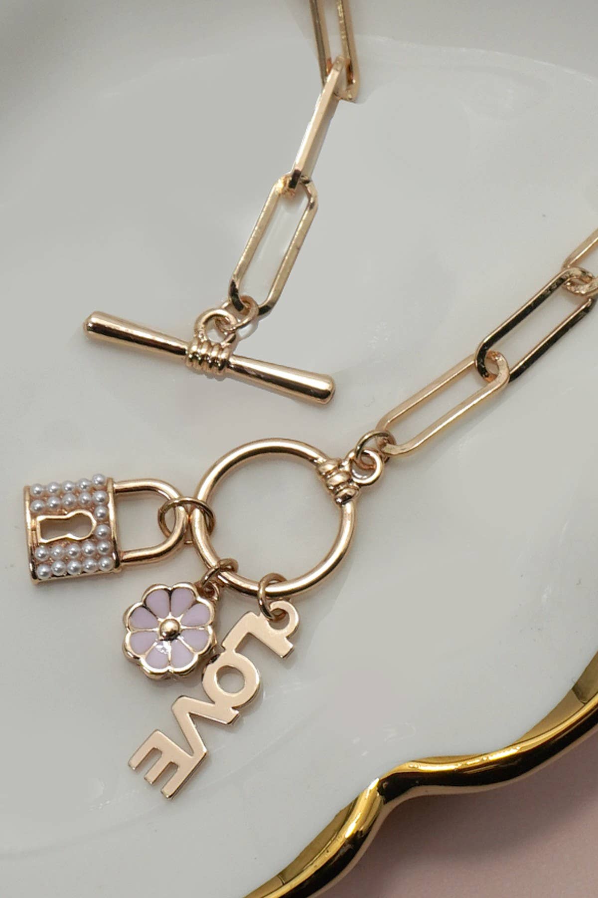 CLUSTER CHARM LOCK FLOWER LOVE TOGGLE NECKLACE: Gold