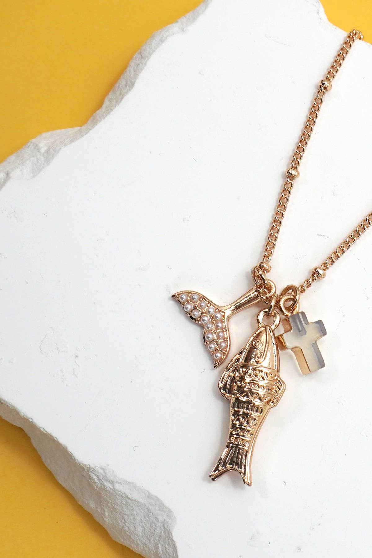 SEA LIFE GOLDFISH CLUSTER CHARM NECKLACE