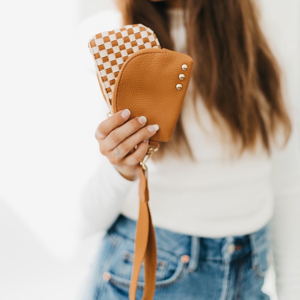 WONDERLUST WOVEN DUAL POUCH WRISTLET - Brown Checkered