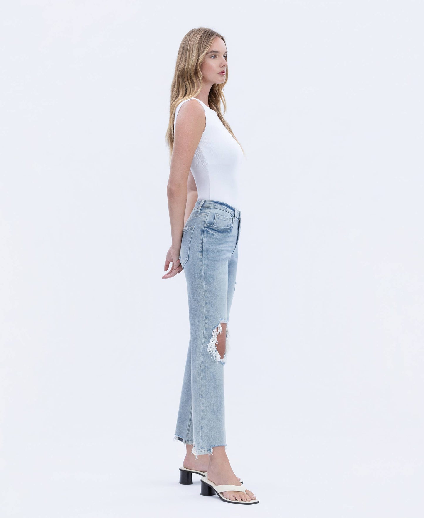 Vervet 90’s Super High Rise Distressed Dad Jeans – Light Wash