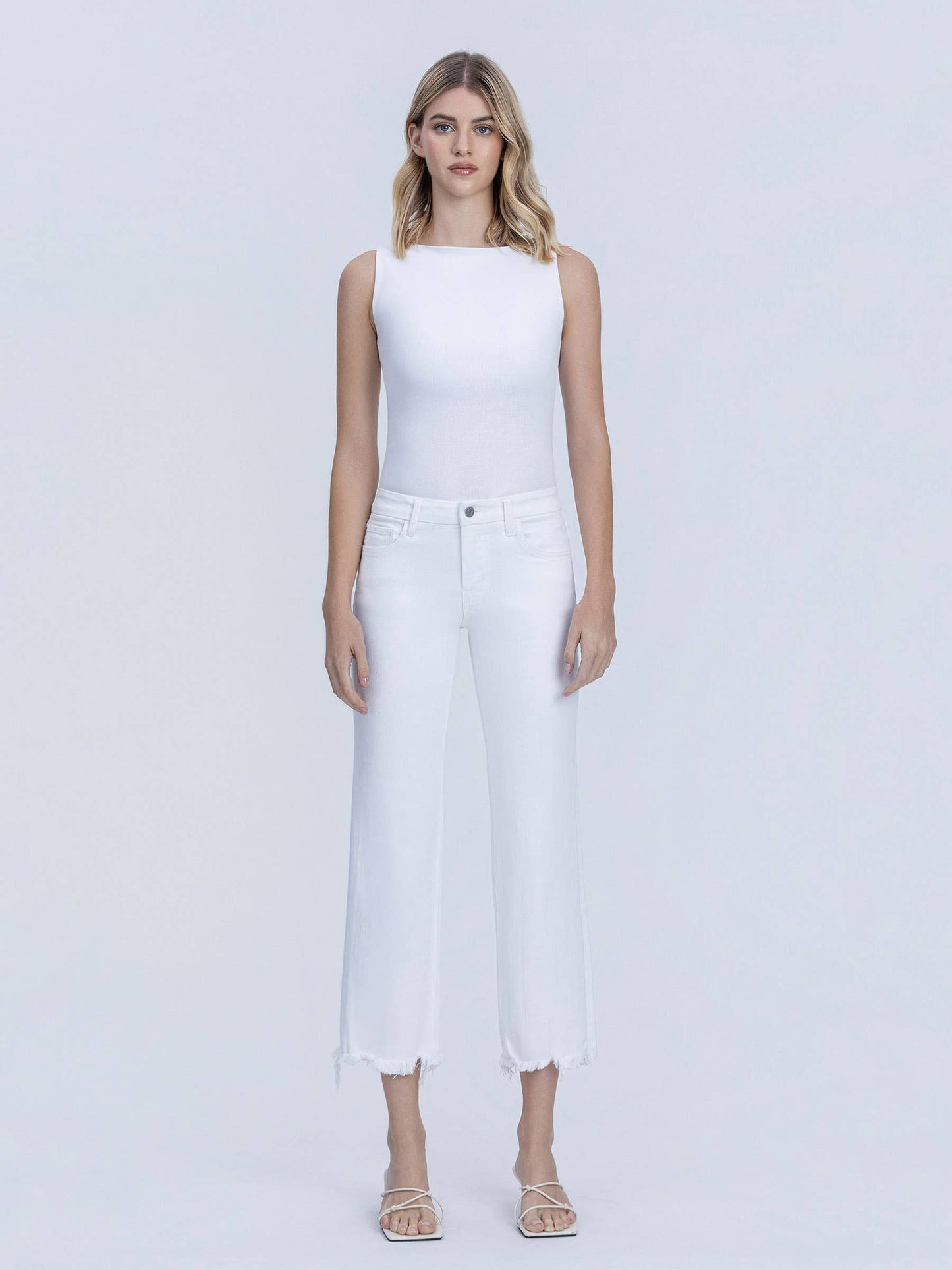 VERVET MID RISE UNEVEN FRAYED HEM CROP STRAIGHT JEANS OPTIC WHITE